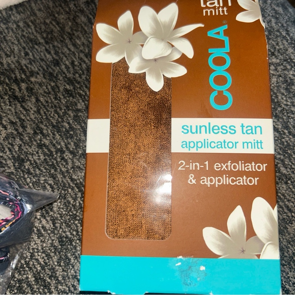 COOLA Tan Exfoliator and Applicator‎ Mitt
